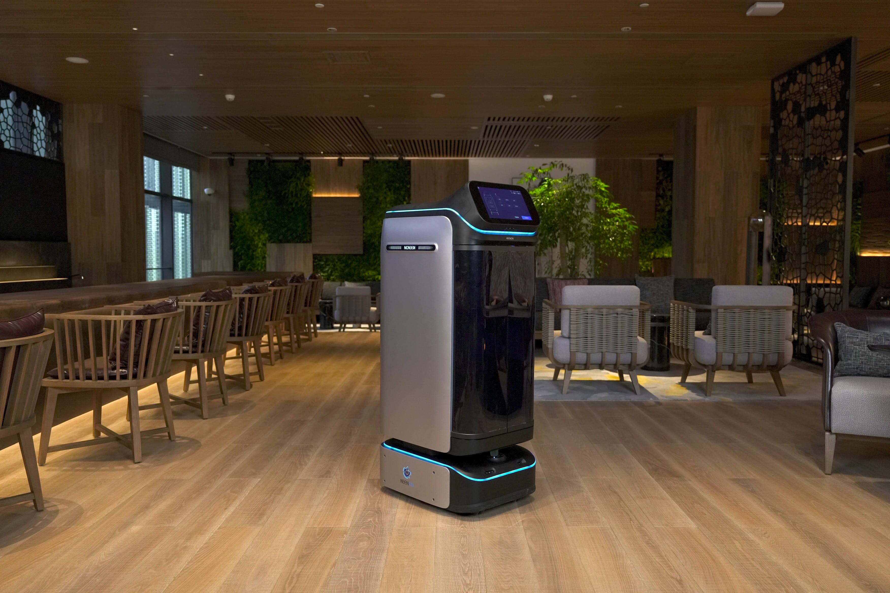 DINERBOT T3 realizando una entrega